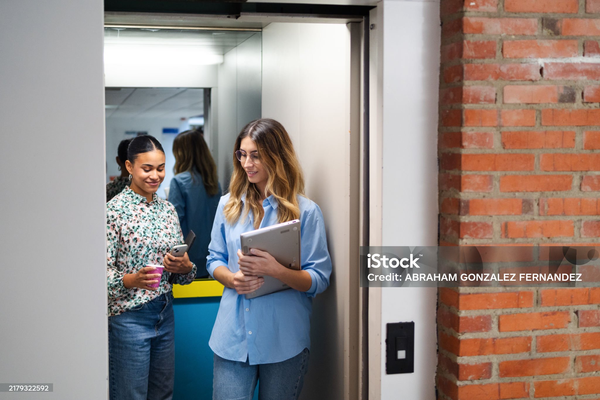 10 лифтов планируют заменить в Аксае